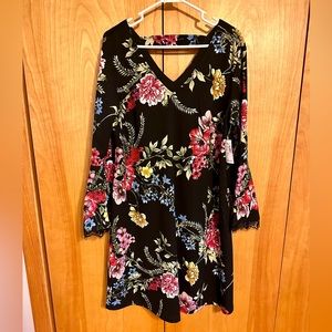 Black floral dress with belle sleeves, lace detail